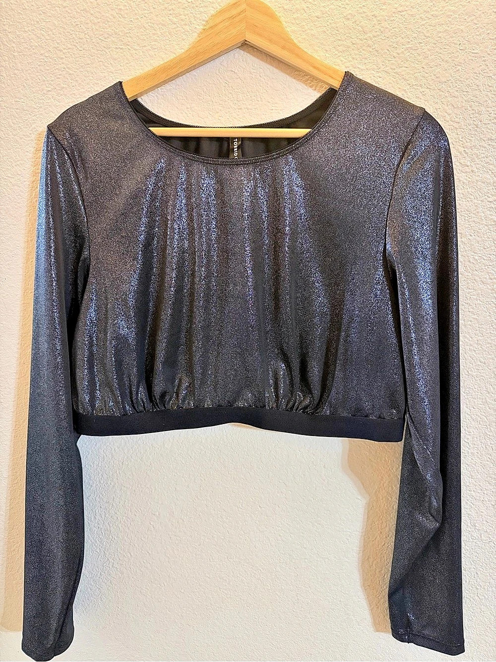 TORRID Metallic Long Sleeve Crop Top in Black Like New